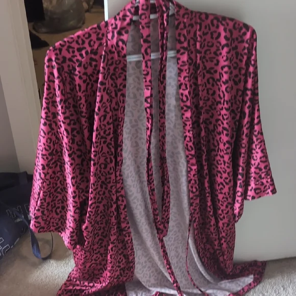 Amazon Essentials Pink Leopard Print Robe - Picture 1 of 1